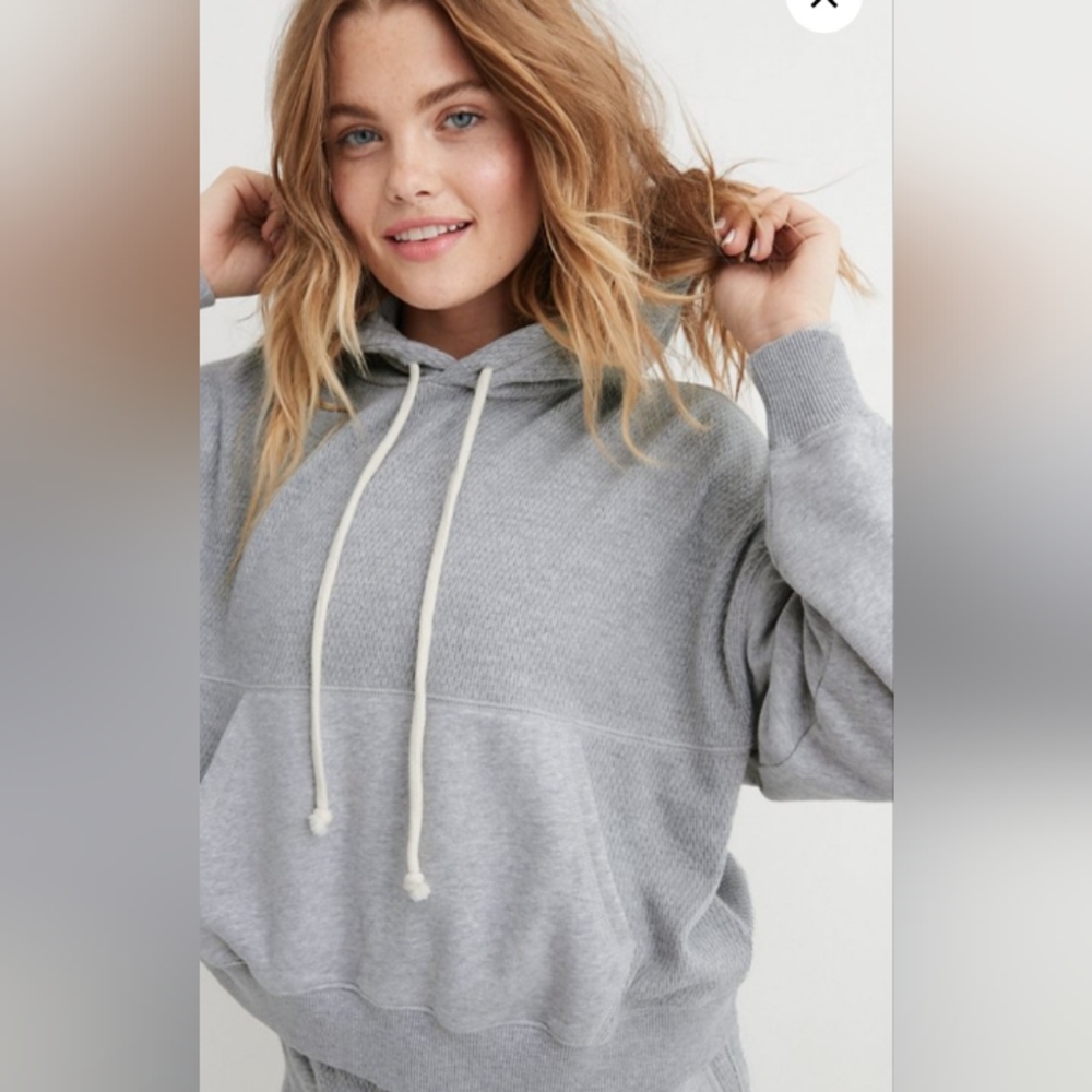 New AERIE Textured Gray Cropped Pullover Hoodie size Large